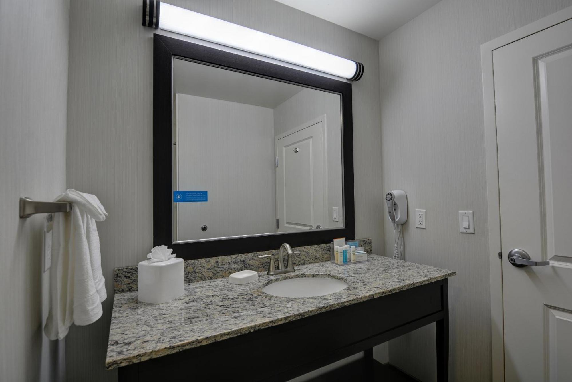 Hampton Inn & Suites Denver Airport / Gateway Park Aurora Exterior photo