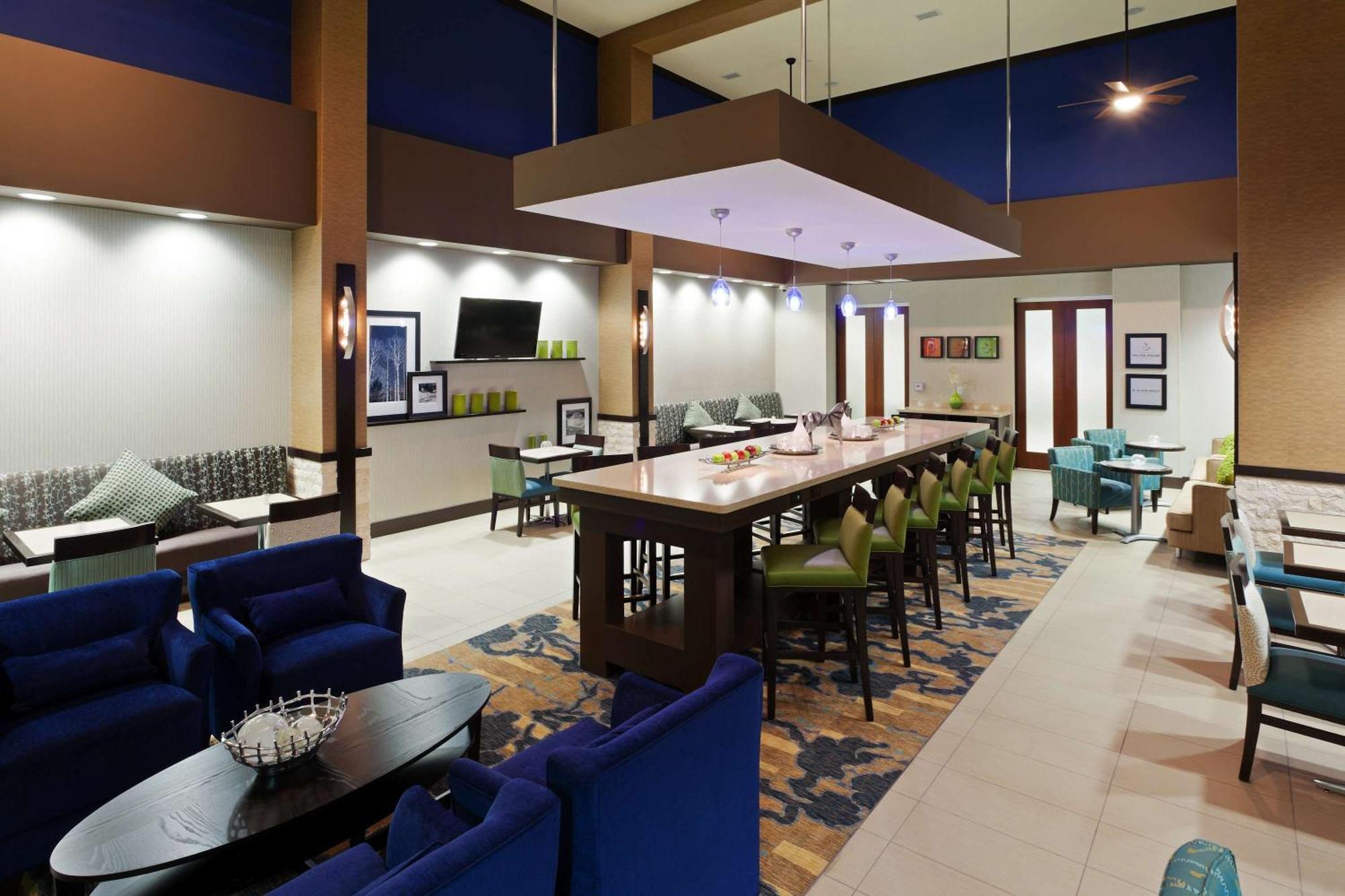 Hampton Inn & Suites Denver Airport / Gateway Park Aurora Exterior photo