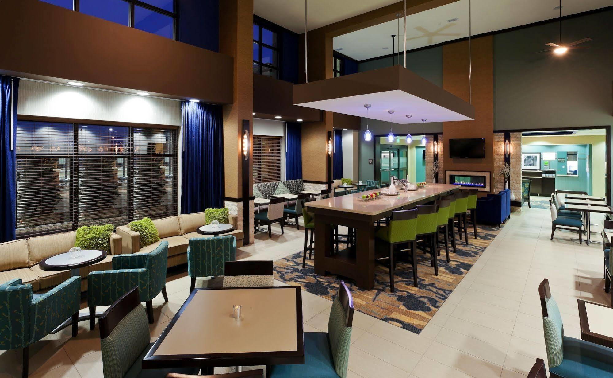 Hampton Inn & Suites Denver Airport / Gateway Park Aurora Exterior photo